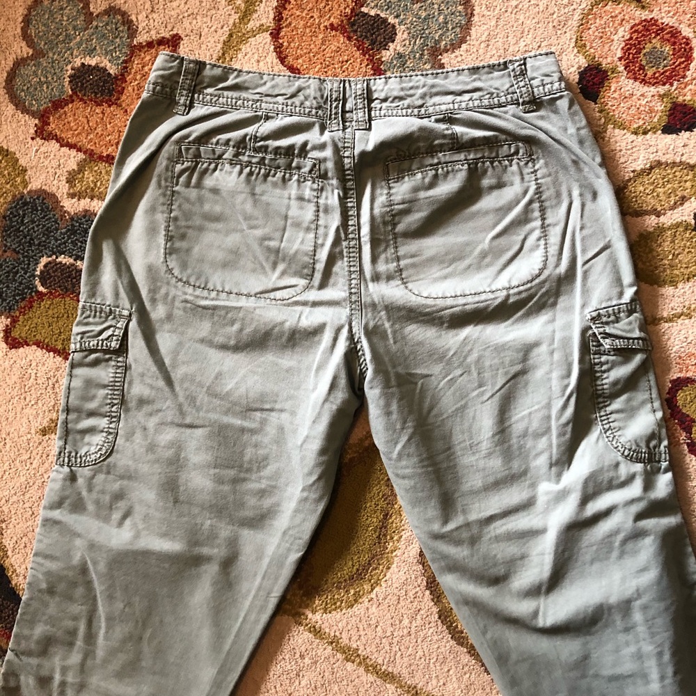 NINE WEST army green capris - Picture 3 of 4